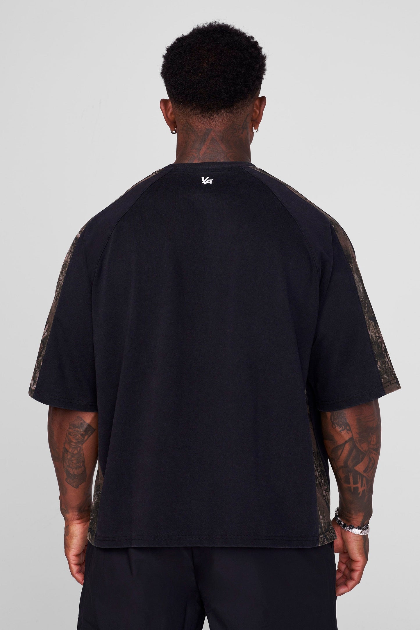 Playera Stellar - Negro Camuflado
