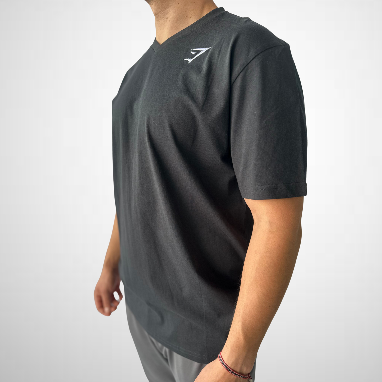 Playera Deportiva Cuello V – Negra
