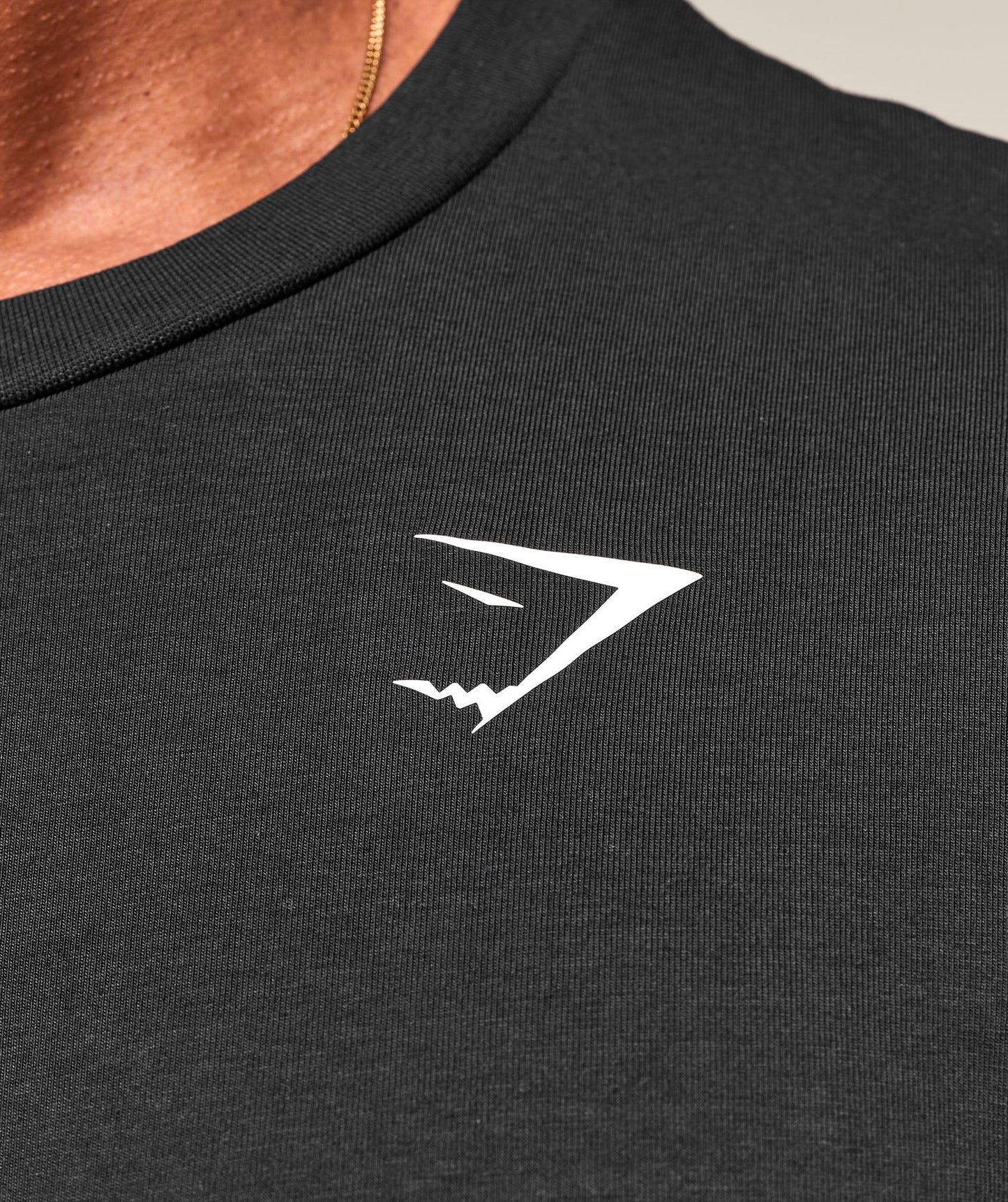 Playera Essential - Negra