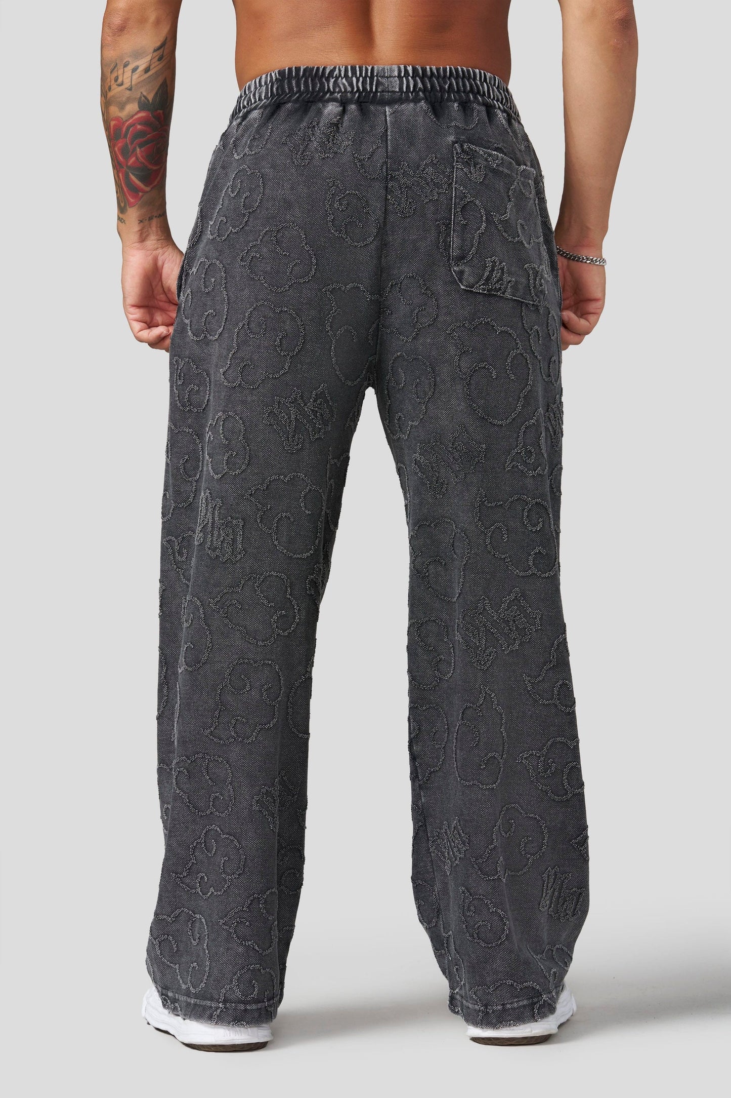 Jogger YLA x Naruto Cloud - Gris Deslavado