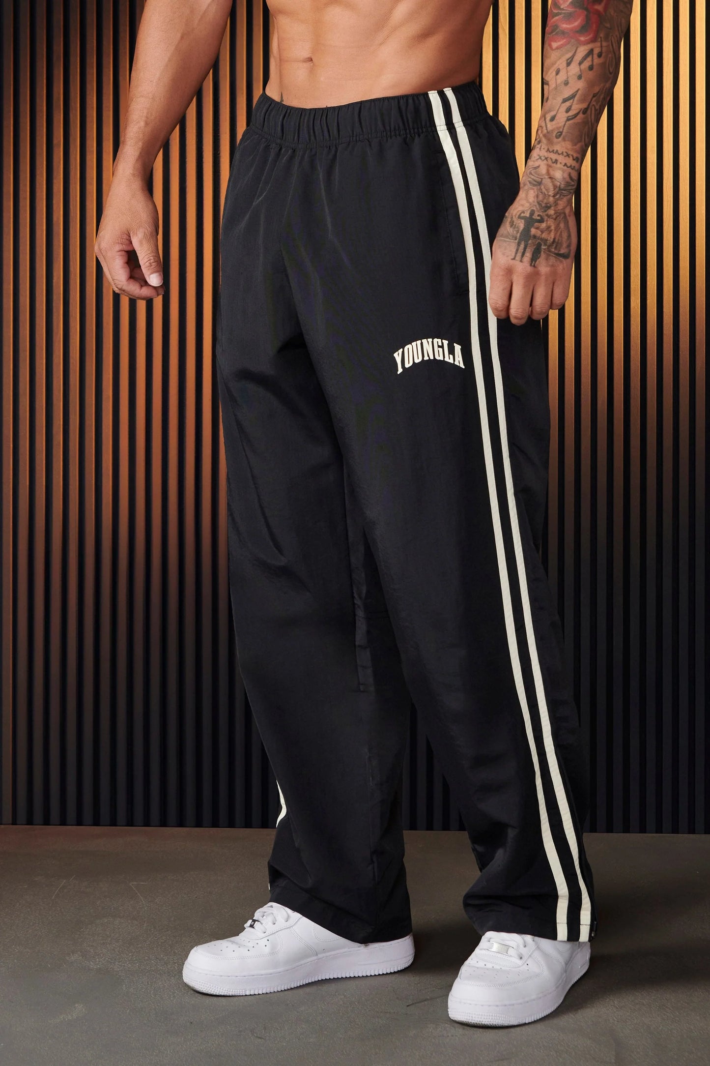 Jogger Track - Negro Con Franjas