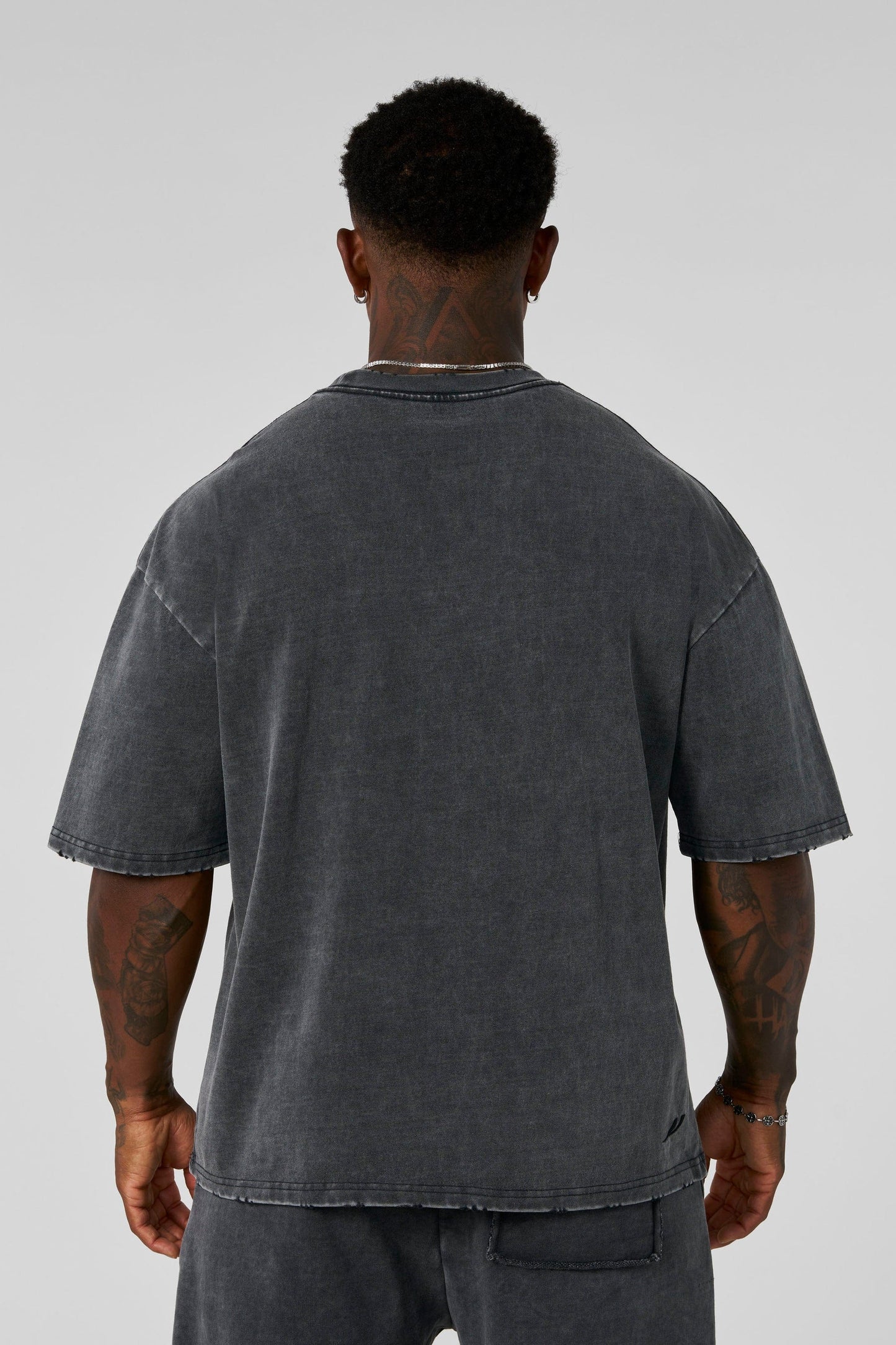 Playera Essentials - Gris Deslavada