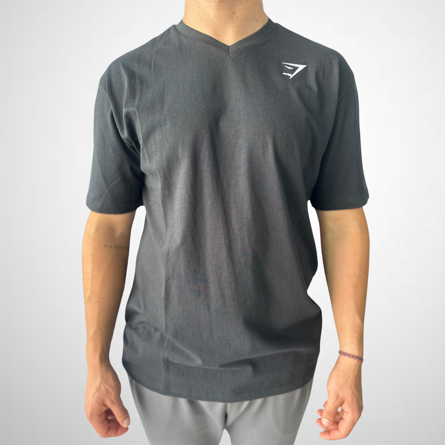 Playera Deportiva Cuello V – Negra