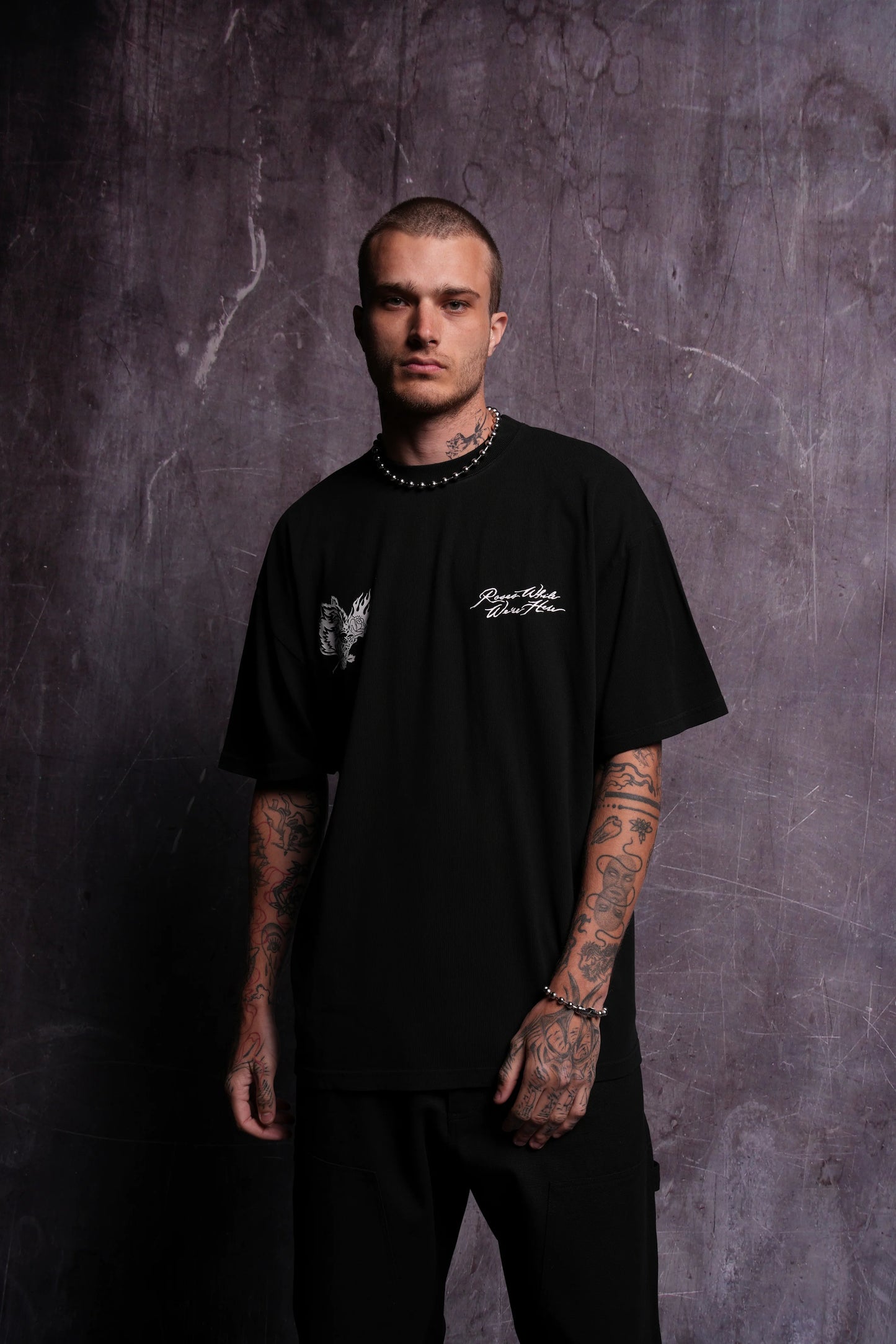 Playera Roses Oversized - Negra