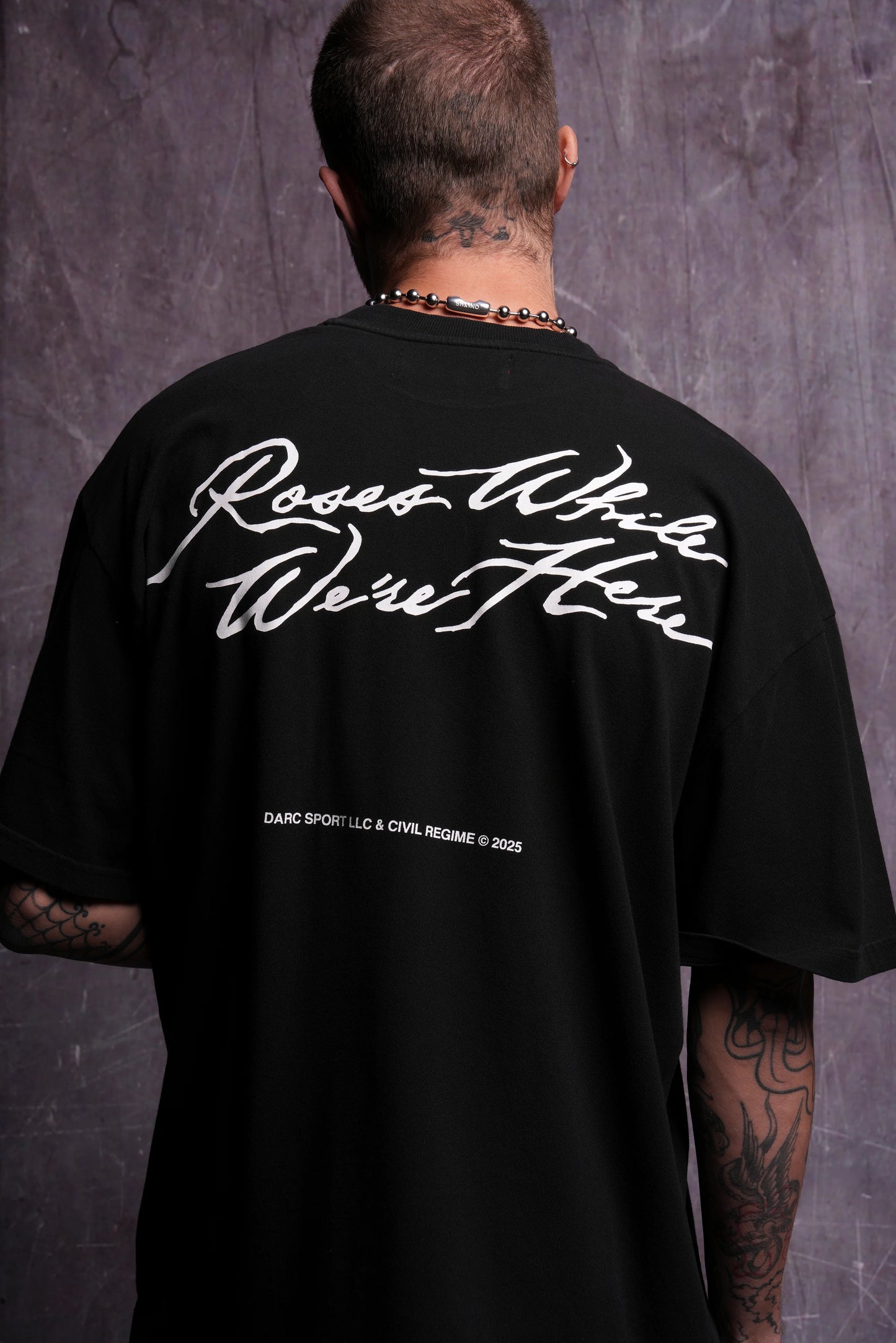 Playera Roses Oversized - Negra