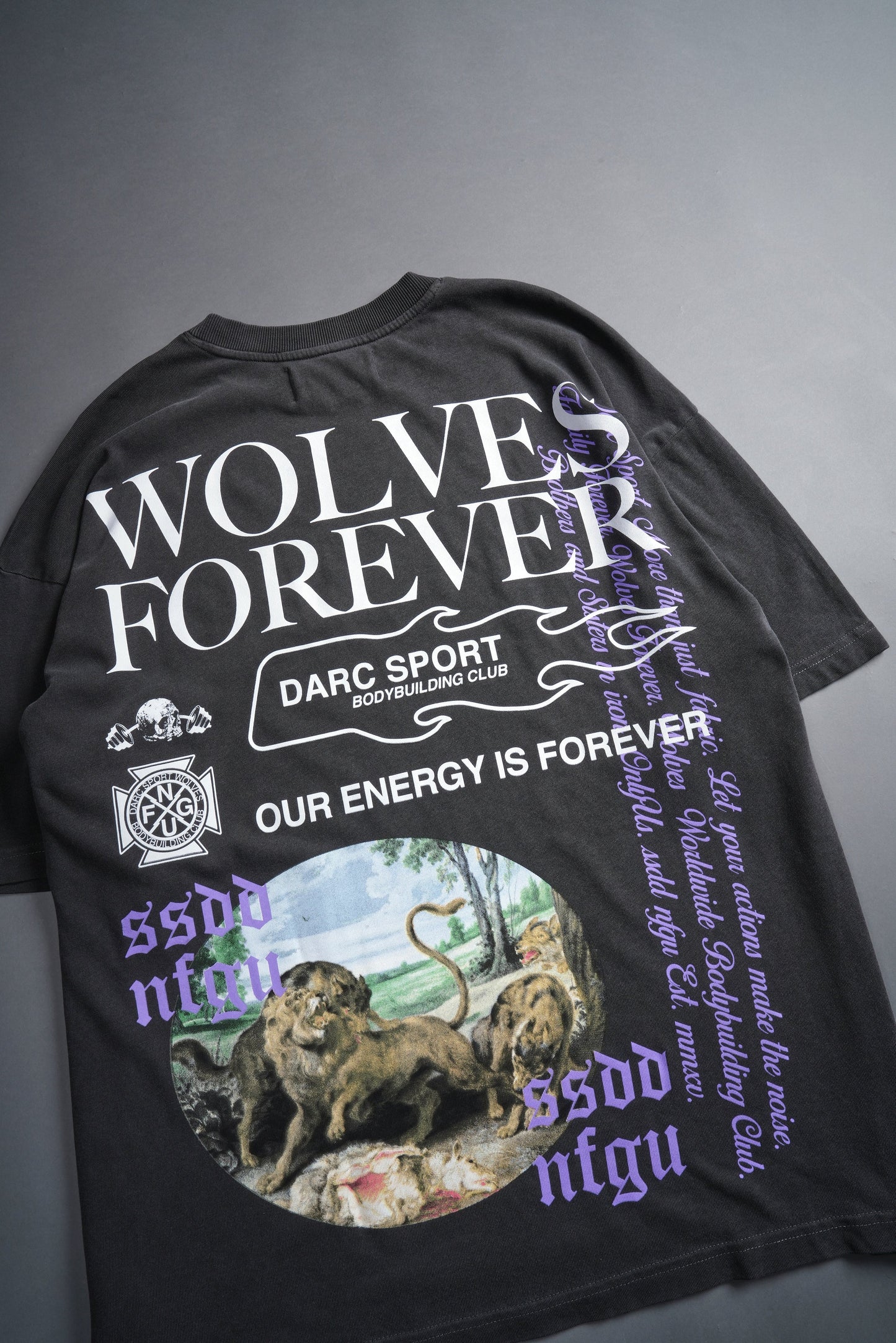 Playera Three Wolves - Gris