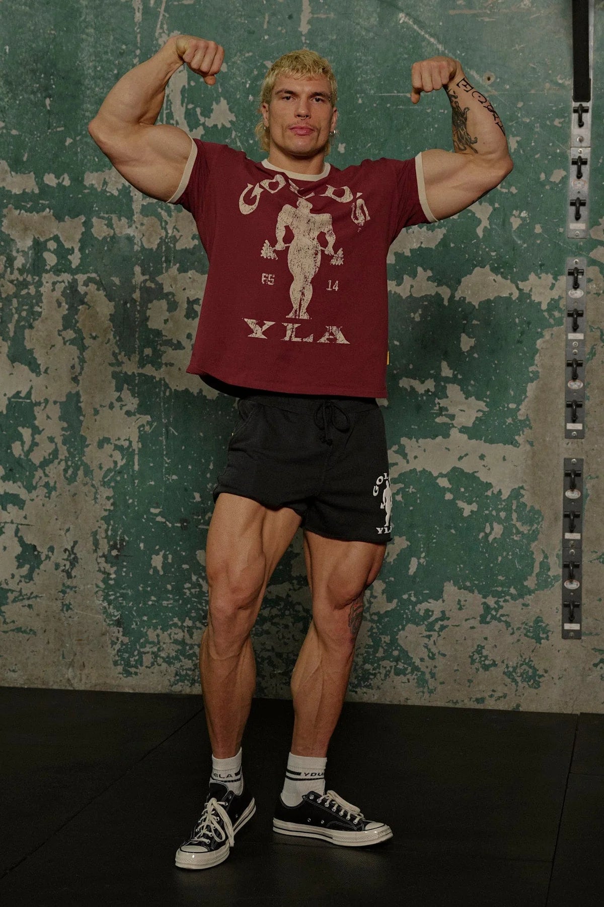 Playera Ringer Golds Gym - Burgundy