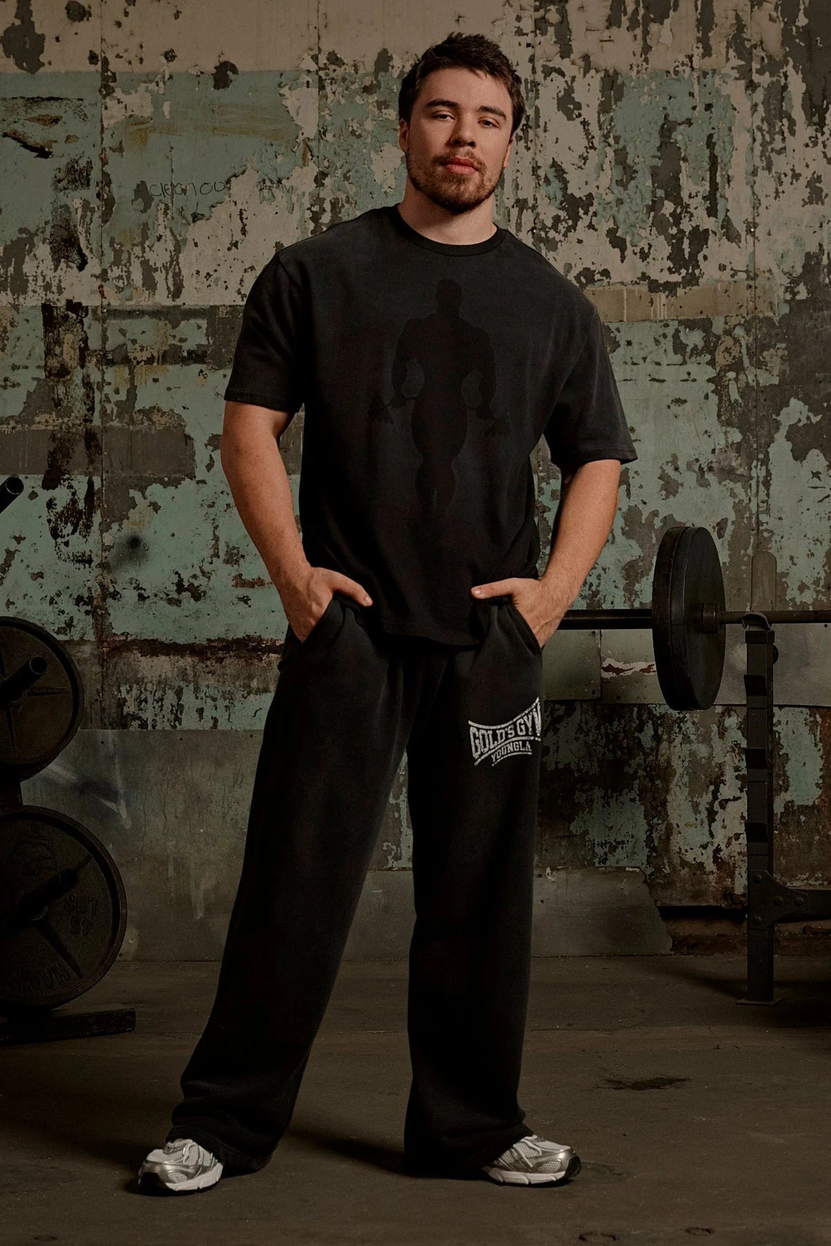 Playera Gold´s Iron - Negro deslavado