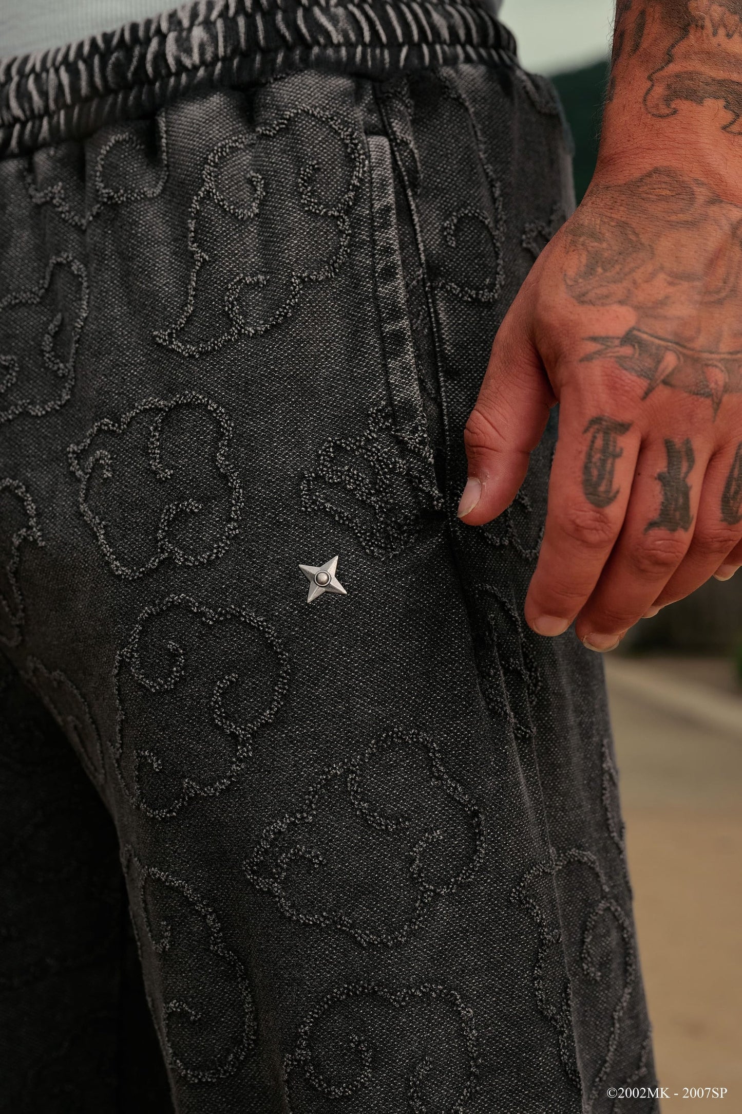 Jogger YLA x Naruto Cloud - Negro