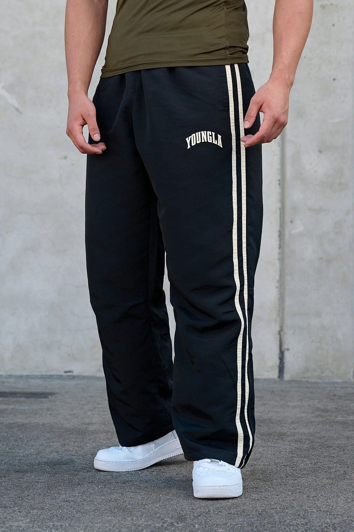 Jogger Track - Negro Con Franjas