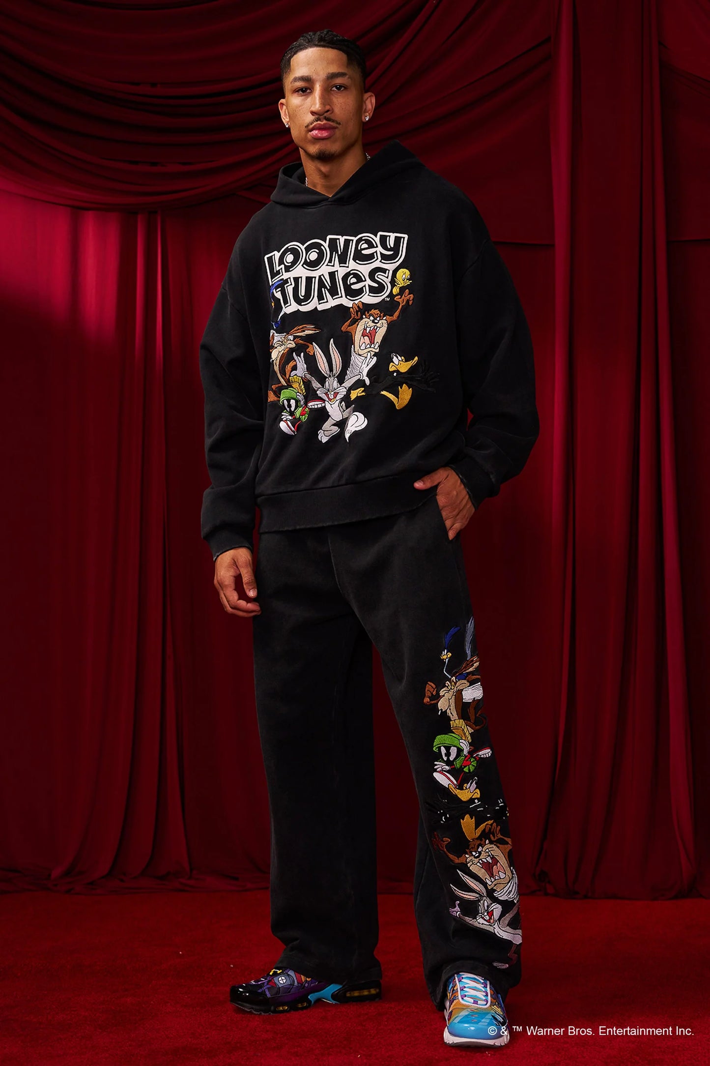 Hoodie Looney Tunes Zip - Negra