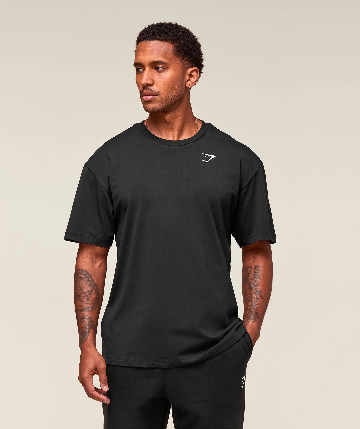 Playera Essential - Negra