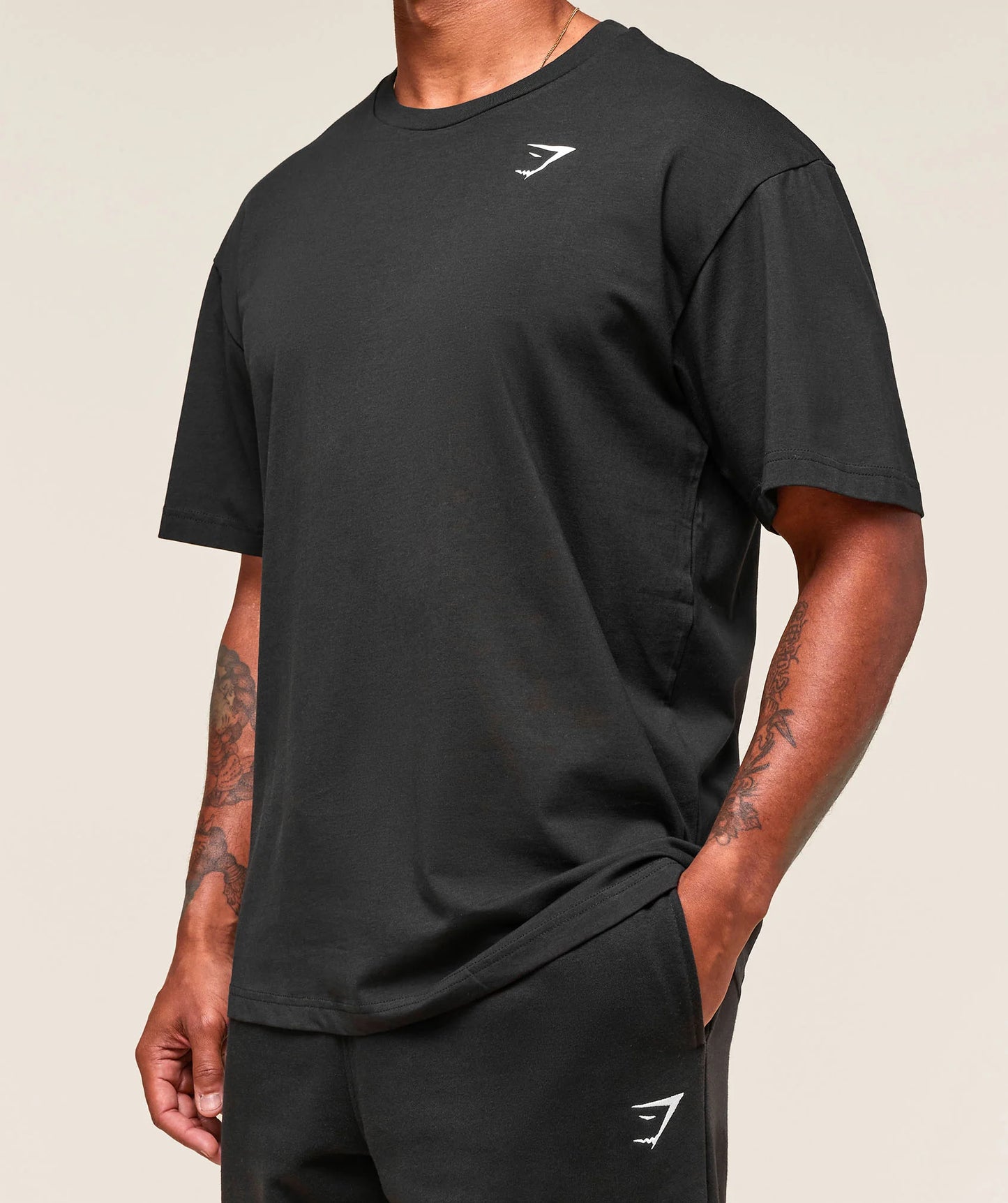 Playera Essential - Negra