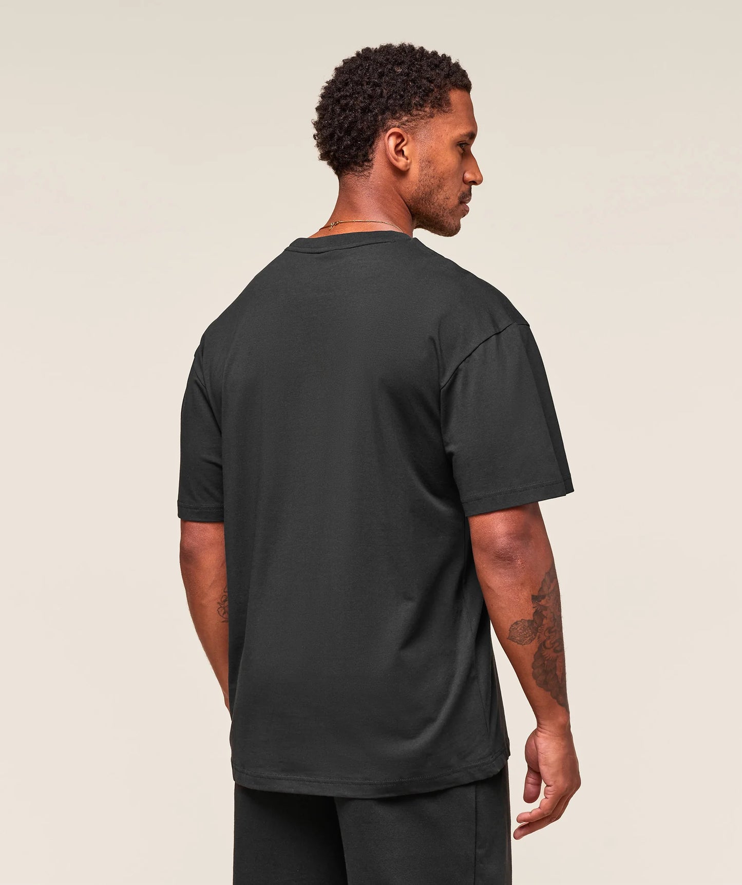 Playera Essential - Negra