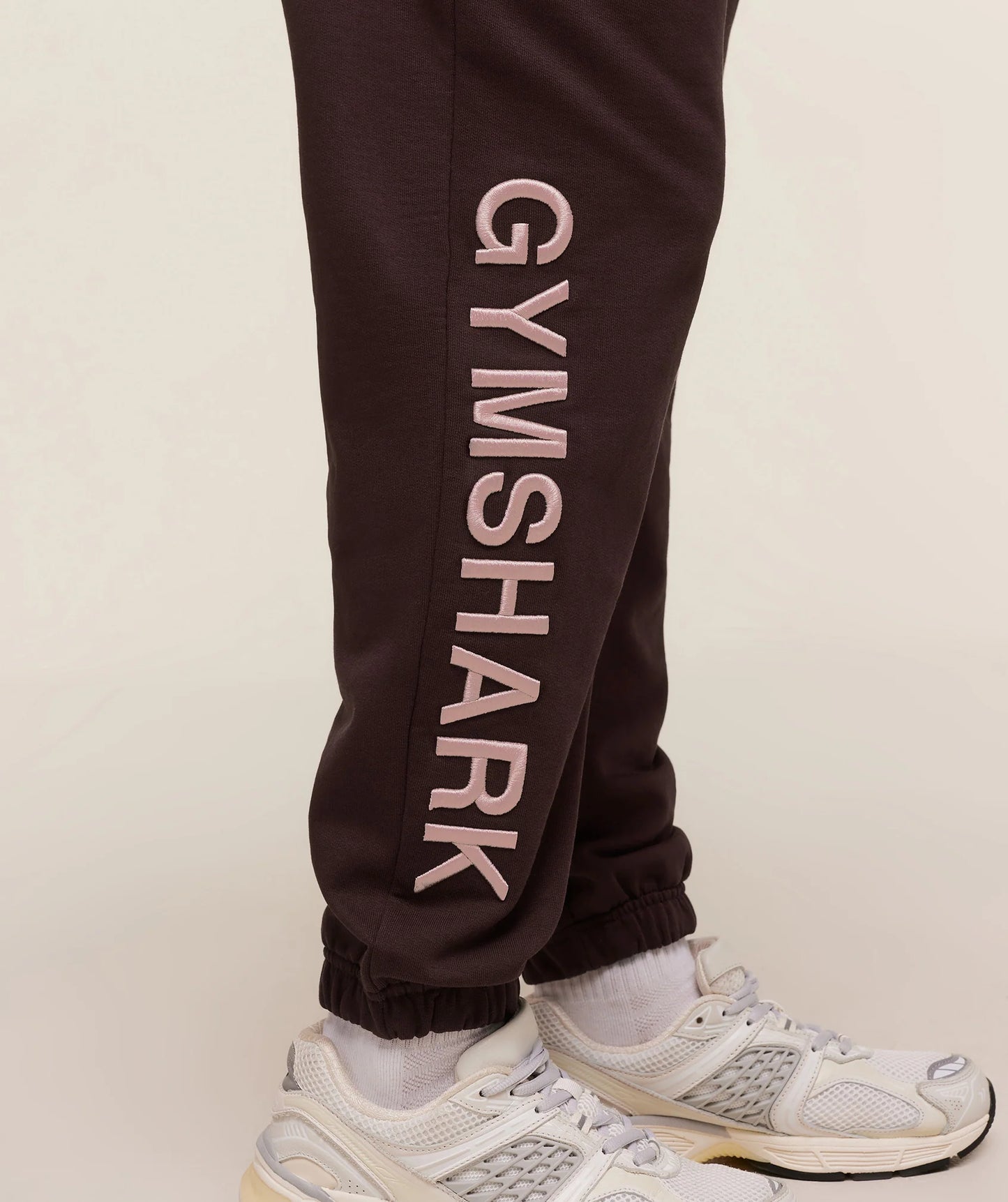 Jogger Gráfico Logo - Marrón