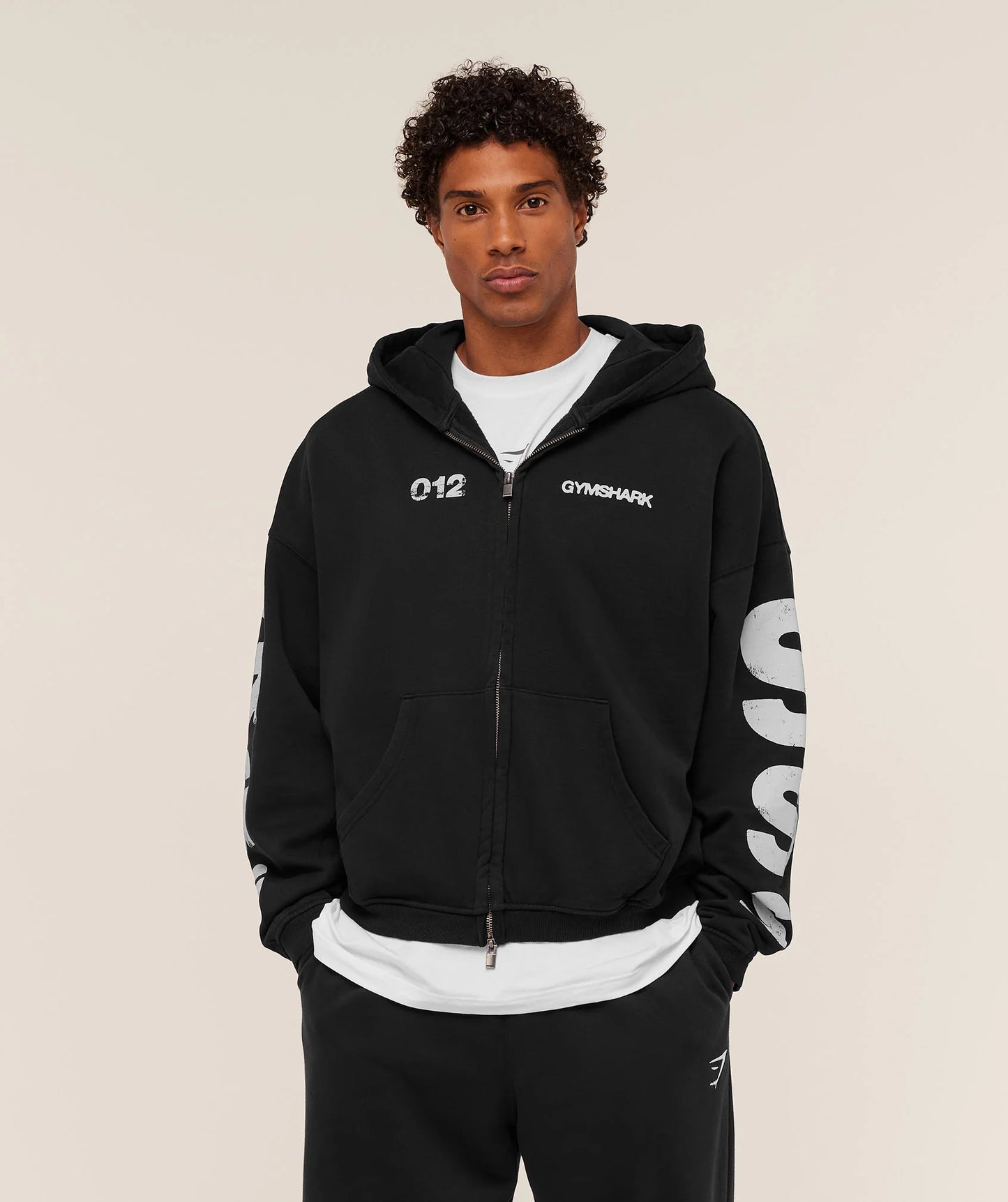 Hoodie Zip Gráfica - Negra